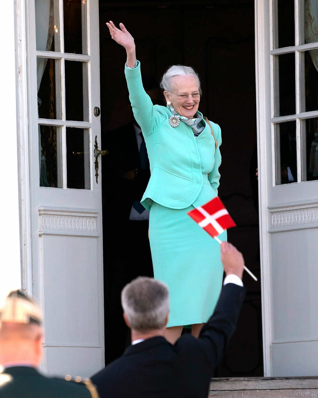 Ett niofaldigt leve för dronningen. Margrethe firas på 80-årsdagen.