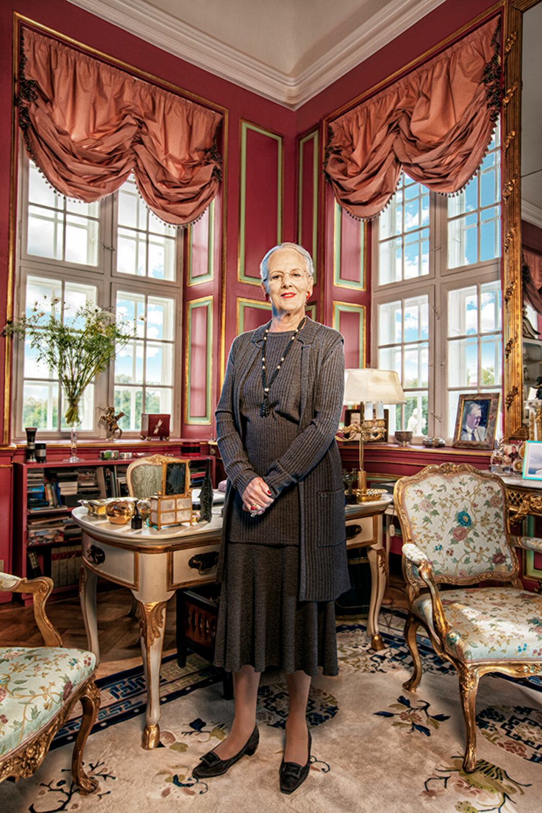 Även på slottet Fredensborg, där denna bild är tagen, är det starka färger på väggarna och kunglig klassisk stil. Även på slottet Fredensborg, där denna bild är tagen, är det starka färger på väggarna och kunglig klassisk stil.