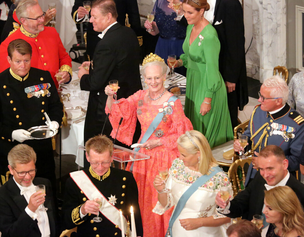 Så här såg det ut när kronprins Frederik fyllde 50 förra året. Den gången fanns kungen, drottning Silvia, kronprinsessan Victoria och prins Daniel bland gästerna. Kronprins Frederiks 50-årsfest 2018. Då fanns kungen, drottning Silvia, kronprinsessan Victoria och prins Daniel bland gästerna.