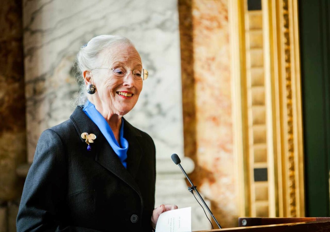 Den senaste tiden har drottning Margrethe lämnat över fler och fler arbetsuppgifter till sin äldsta son och svärdotter. Drottning Margrethe missar kronprinsessan Victorias besök i Danmark.