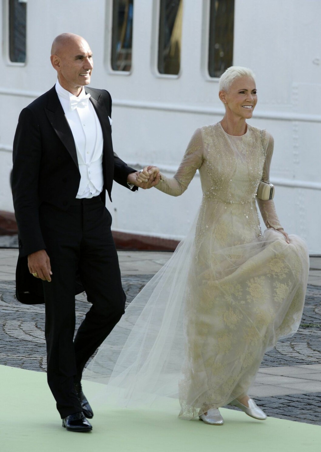 På väg till Drottningholm för bröllopsfest.