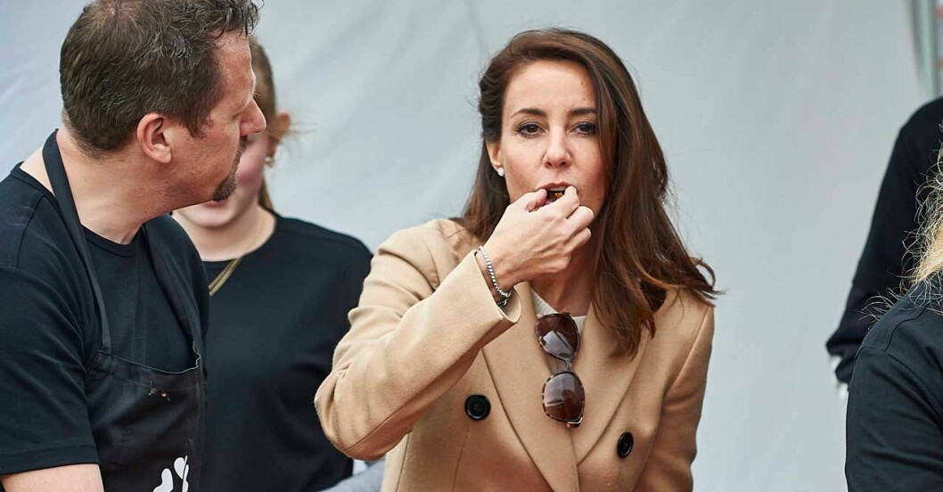 Prinsessan Marie smakar på