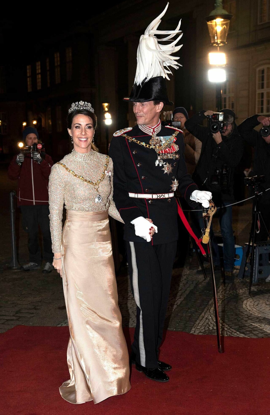 Sonen prins Joachim tillsammans med hustrun, prinsessan Marie på Margrethes årliga nyårsbankett på Amalienborg 2018.