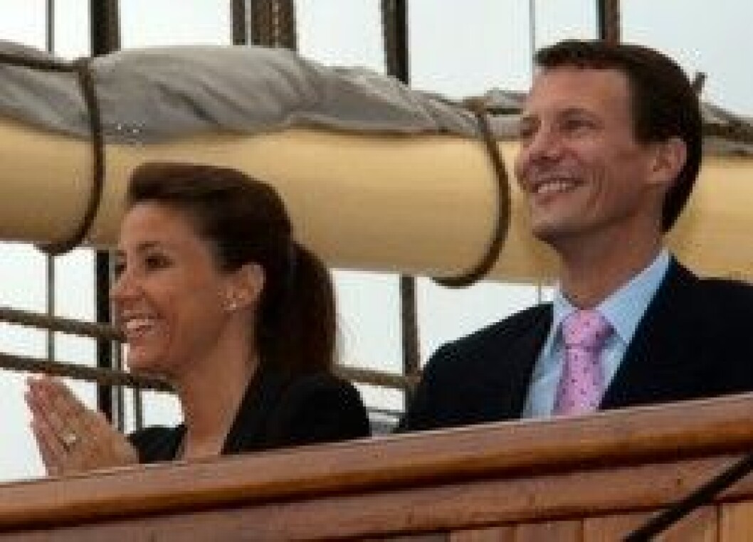 Prinsessan Marie och prins Joachim kommer till Grekland. Prinsessan Marie och prins Joachim kommer till Grekland.