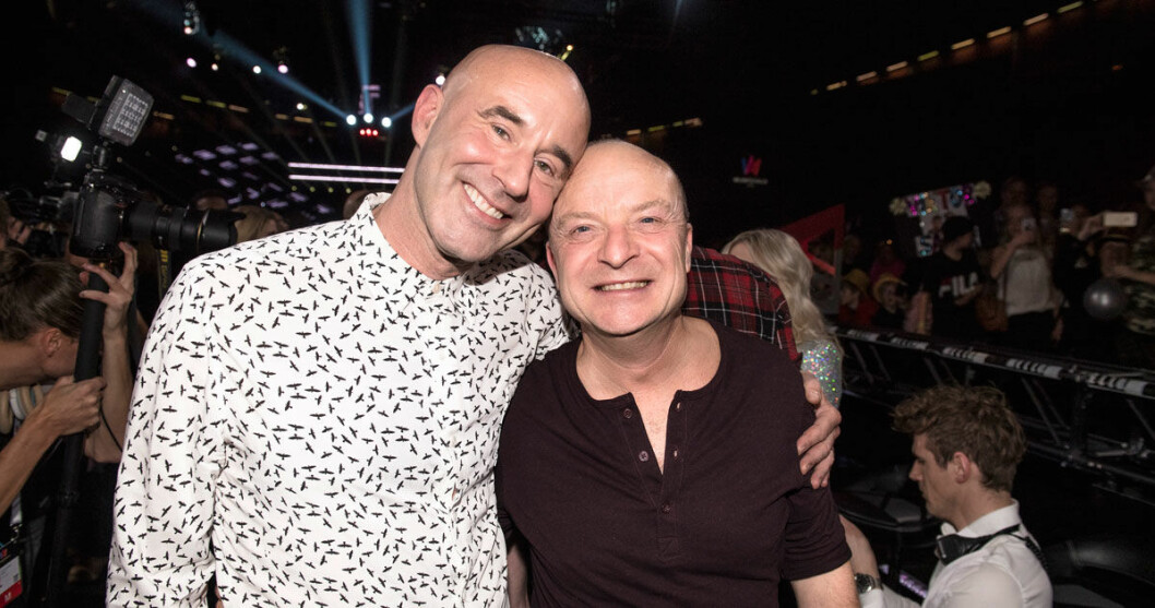 Mark Levengood och Jonas Gardell har varit ihop i 32 år. De två främsta kitten i deras relation är skratt och lojalitet. Nyligen hade Jonas och Marks podcast premiär, och att höra på den är som att få sitta ner och lyssna vid deras köksbord. Mark Lewengood och Jonas Gardell har varit ihop i 32 år. De två främsta kitten i deras relation är skratt och lojalitet. Nyligen hade Jonas och Marks podcast premiär, och att höra på den är som att få sitta ner och lyssna vid deras köksbord.