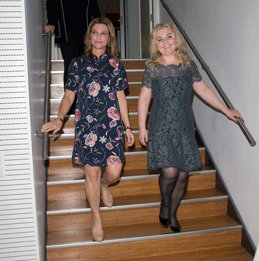 Märtha Louise med samarbetspartnern och vännen Elisabeth Nordeng. Märtha Louise med samarbetspartnern och vännen Elisabeth Nordeng.