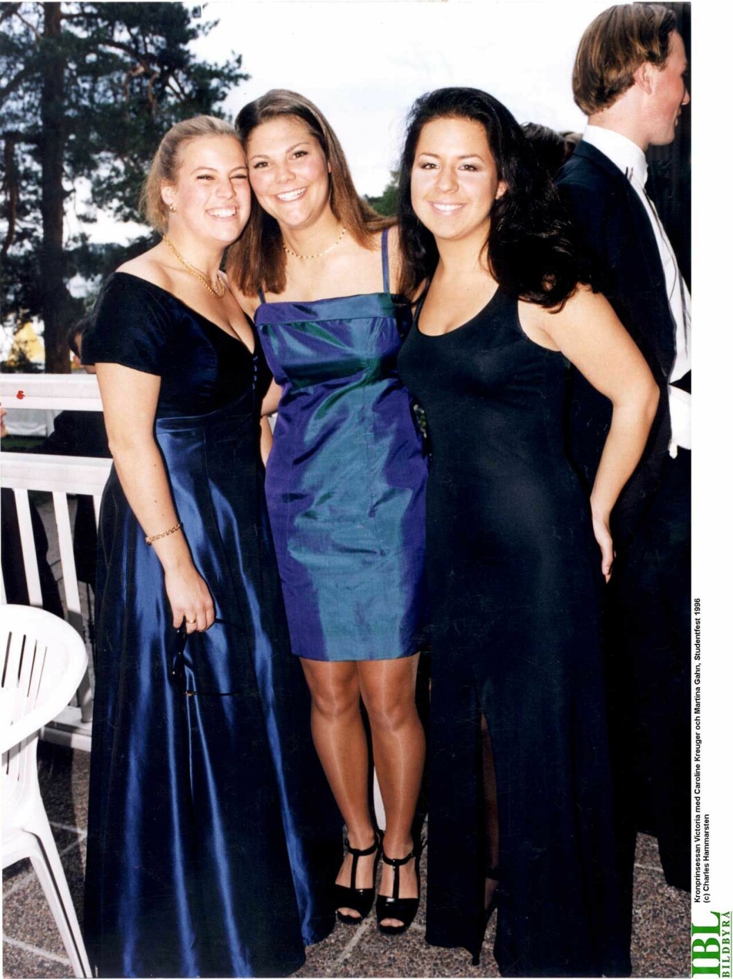 Kronprinsessan Victoria har studentfest med Martina Liska och Caroline Nilsson, 1996. Kronprinsessan Victoria har studentfest med Martina Liska och Caroline Nilsson.