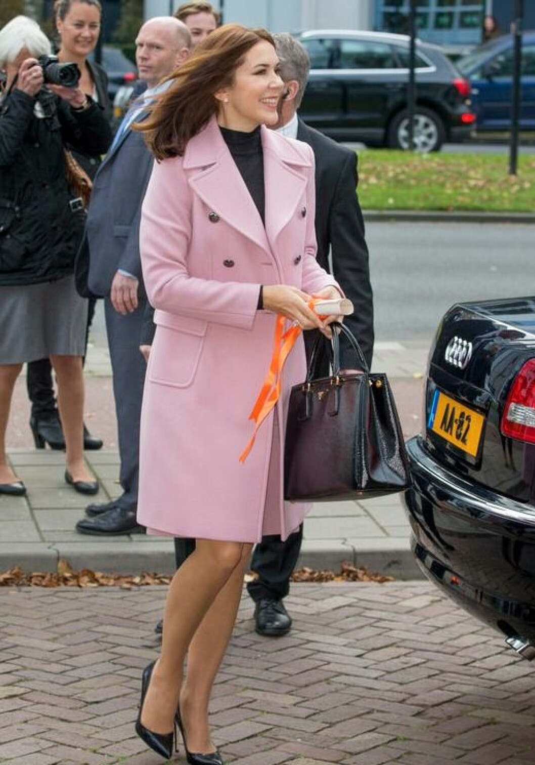 Kronprinsessan Mary med väska från Prada. Kronprinsessan Mary med väska från Prada.