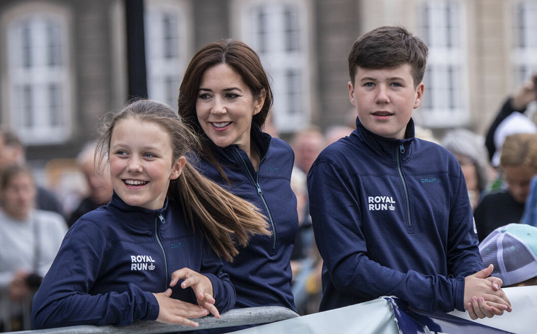 Kronprinsessan Mary med sina två äldsta barn, Christian och Isabella. Mary, Christian och Isabella