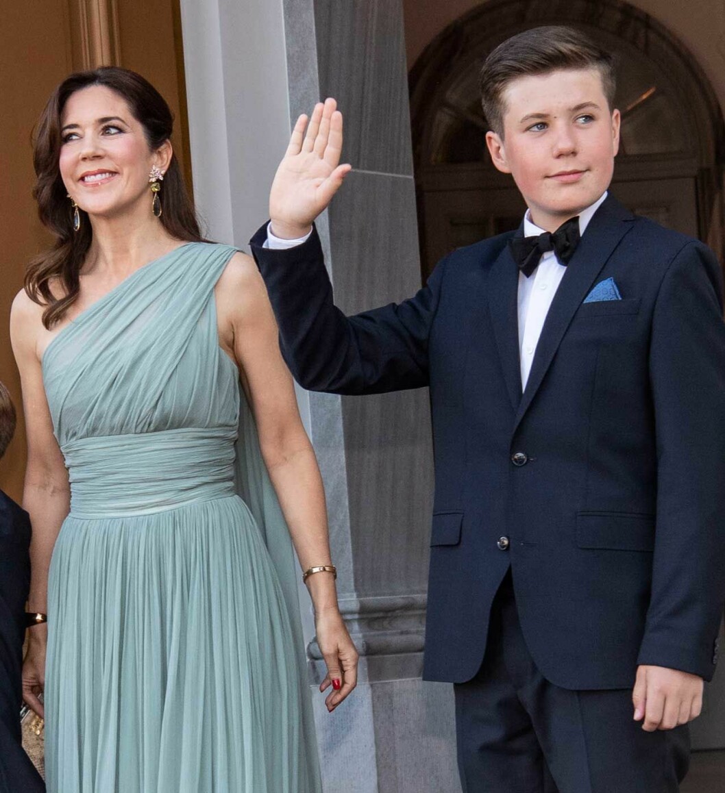 Mary och Frederik tar med sig prins Christian, 13. Prins Christian följer med mamma kronprinsessan Mary till Oslo.