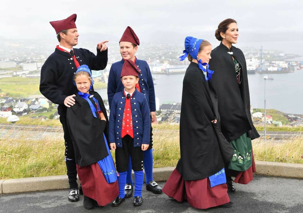 Svenska kungafamiljen dansar ju aldrig, så en stor eloge till danska kronprinsfamiljen! Svenska kungafamiljen dansar ju aldrig, så en stor eloge till danska kronprinsfamiljen!