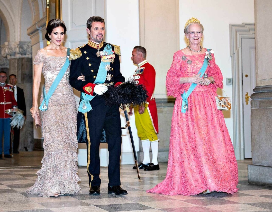 Frederik och Mary är ett stort stöd för Margrethe. Men nästa år flyttar de utomlands.. Frederik mary margrethe