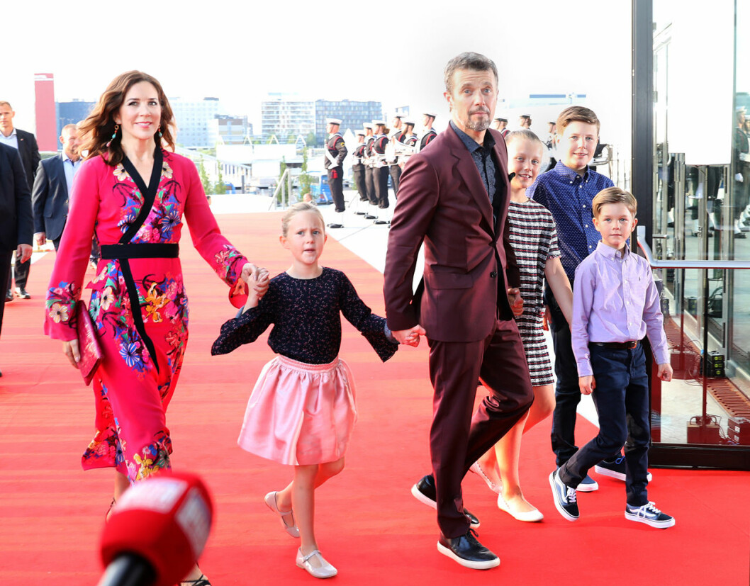 Yngst på festen: prinsessan Josephine, 8, och prins Vincent, 8. Kronprinsessan Mary, kronprins Frederik, prinsessan Josephine och prins Vincent.