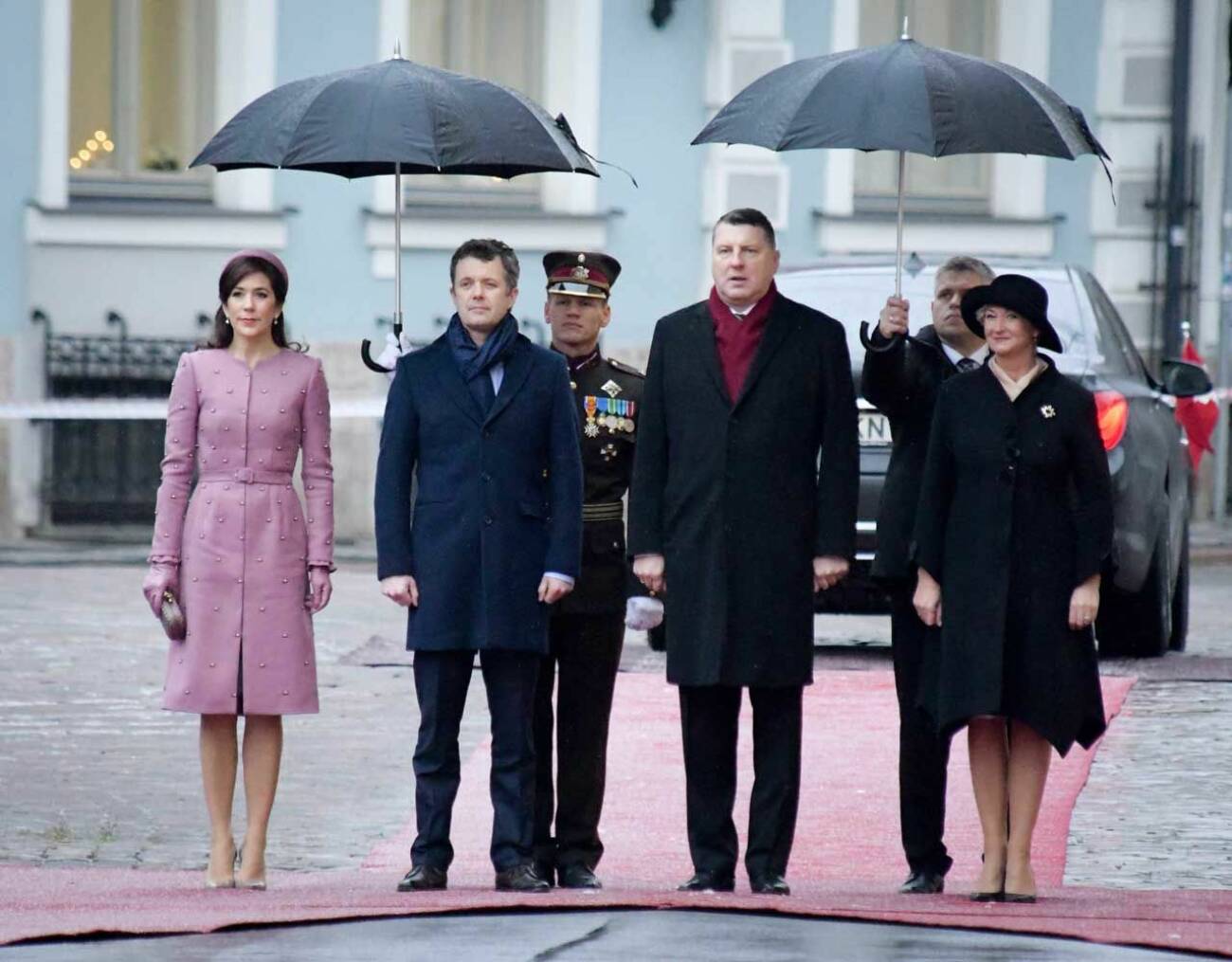 Danska kronprinsessan Mary och Fredrik firrar Lettlands 100 år av självständighet hos president Raimonds Vējonis och hans fru Iveta Vējone i Riga.