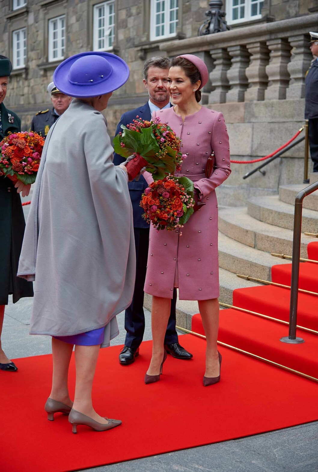 Drottning Margrethe guidar kronprinsessan Mary inför framtiden. kronprinsessan mary drottning margrethe