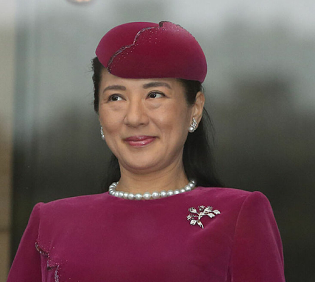 Kronprinsessan Masako i hatt med rondör