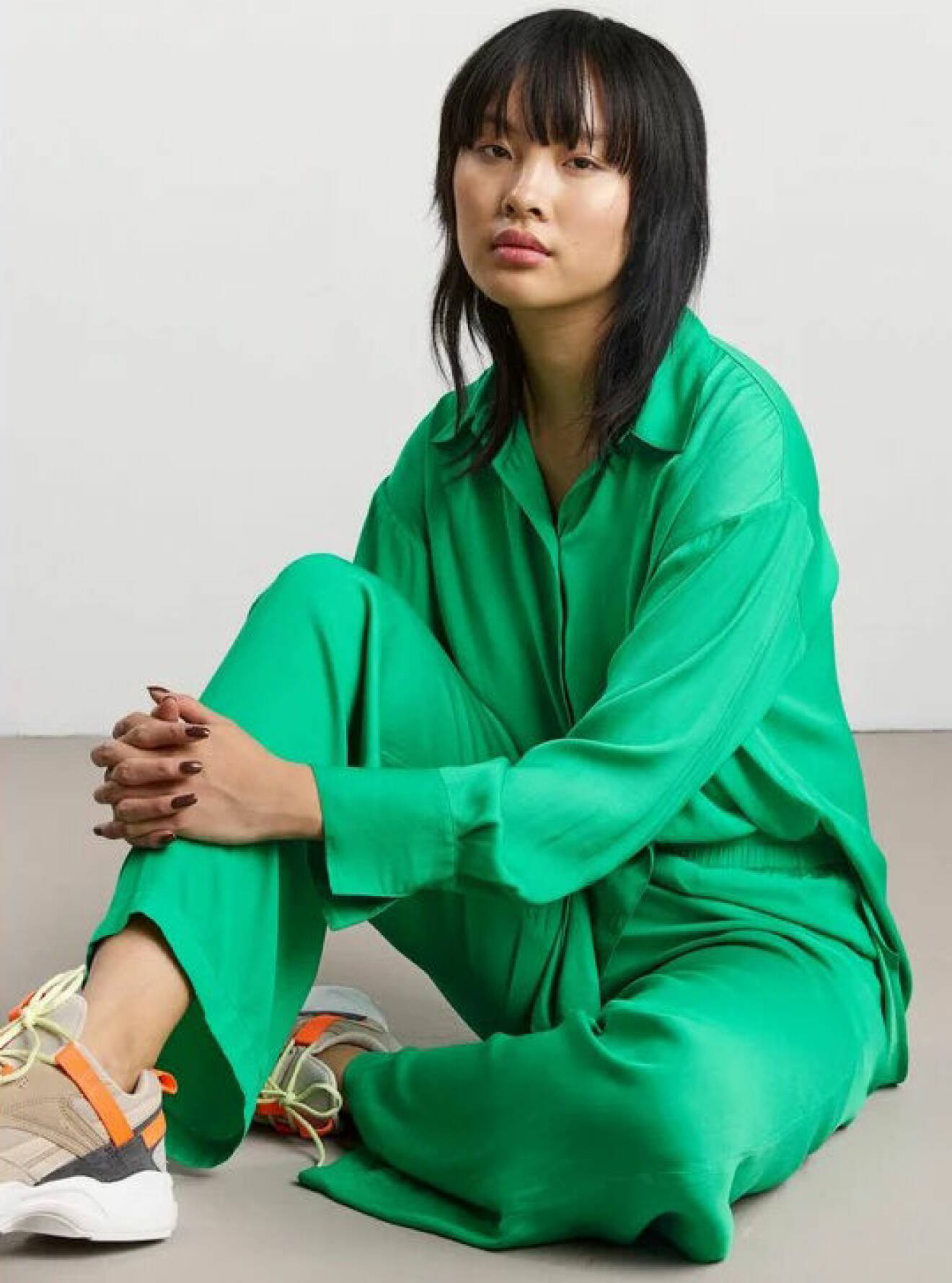matchande grönt set i satin – skjorta från Lindex