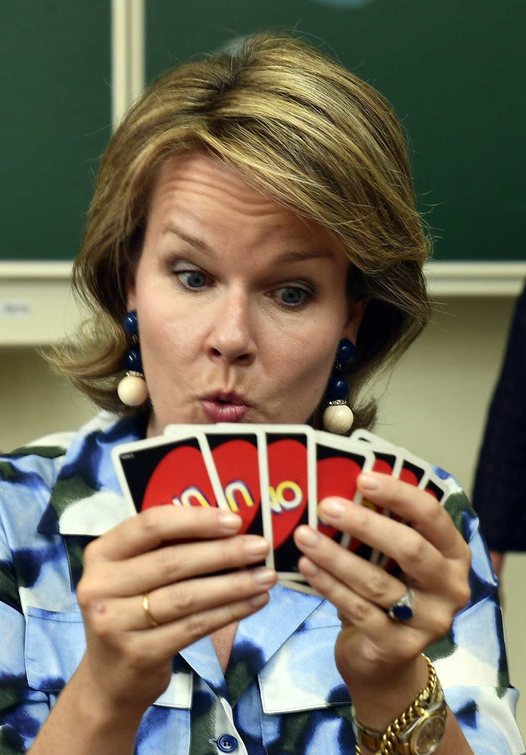 Mathilde spelar UNO