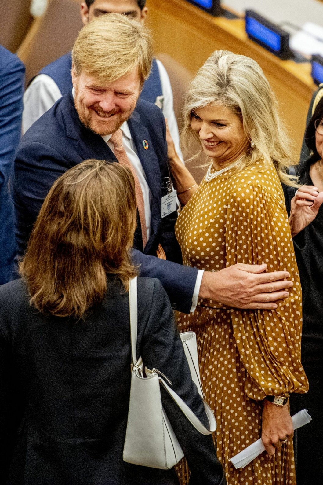 Drottning Máxima iförd klänning från Zimmermann. Credit: Modekonigin Máxima. Máxima i klänning från Zimmermann.