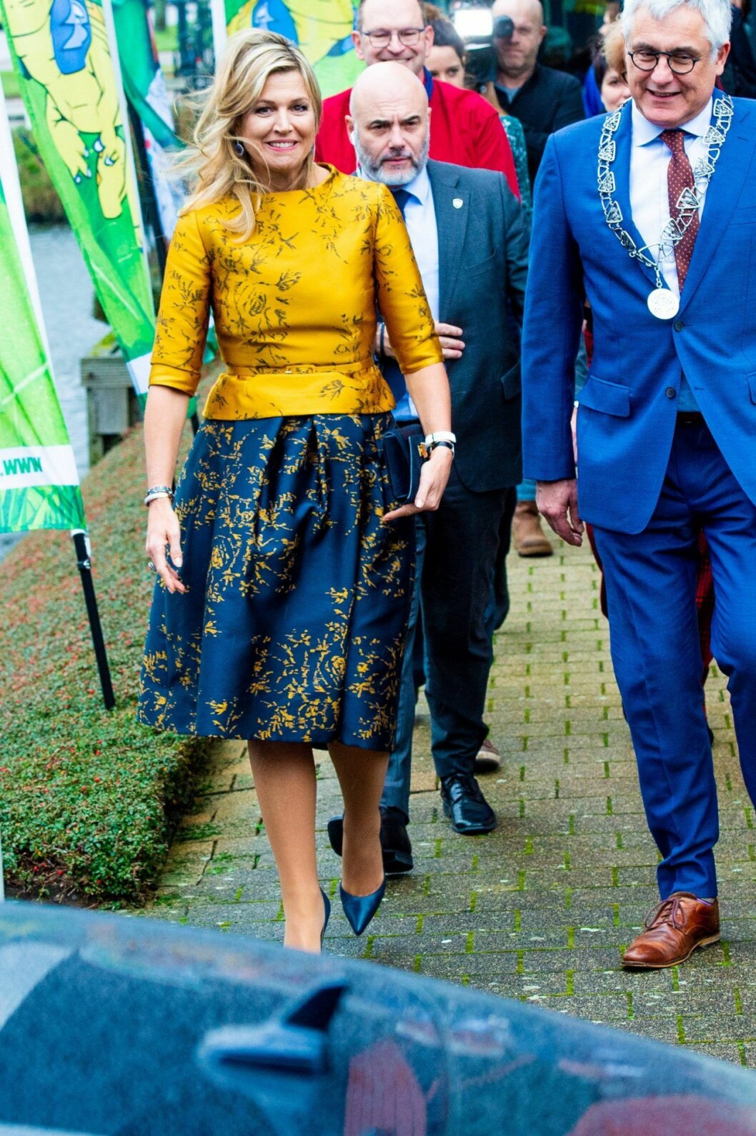 Máxima i topp och kjol från Natan. Máxima