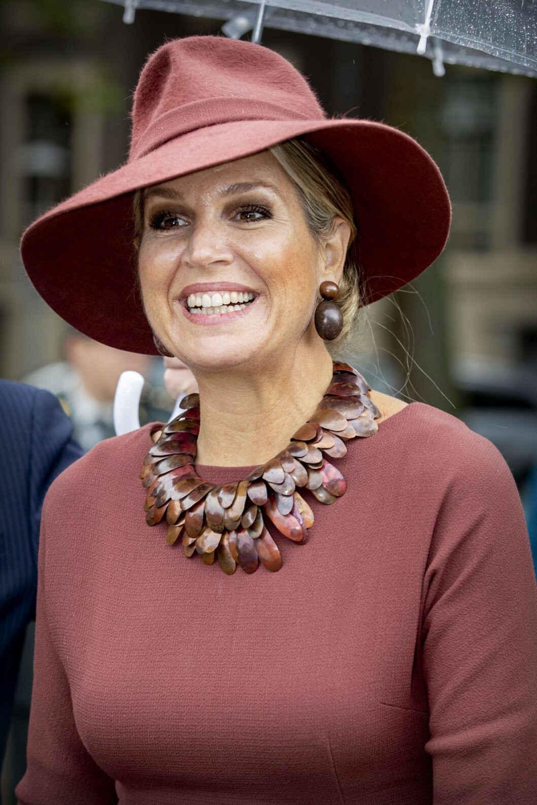Máxima i hatt från Delvigne. Credit: Modekonigin Máxima. Máxima