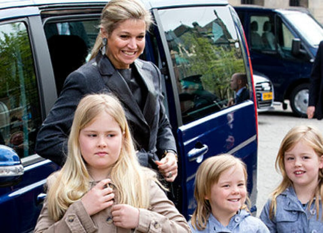 drottning Beatrix på väg in till slottet