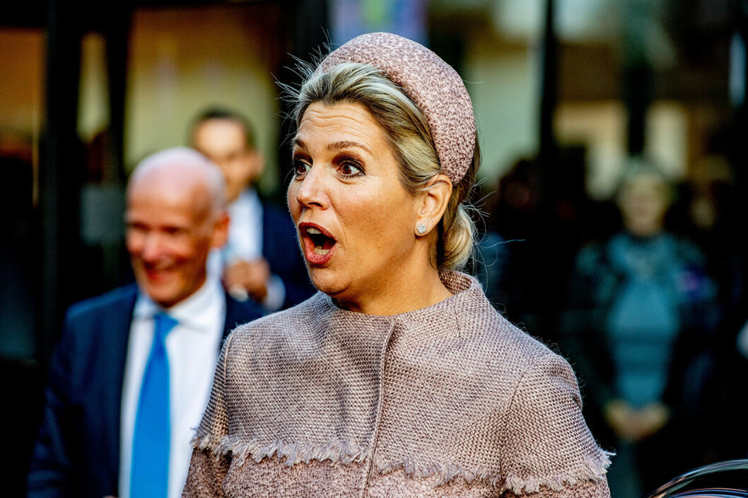 Hmm… undra vad Maxima såg som gjorde henne så förvånad? Maxima