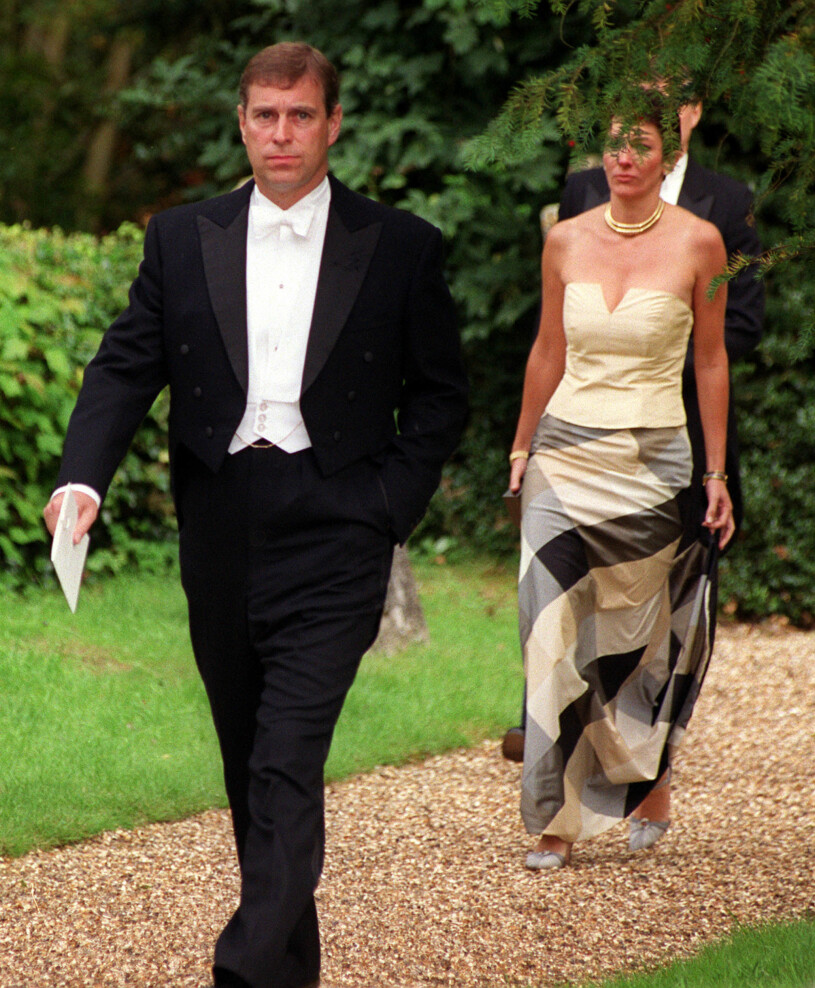 Med prins Andrew på bröllop 2000.