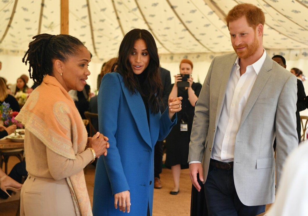 Mamma Doria har alltid stöttat Meghan och har en nära relation till Harry. meghan markle doria ragland prins harry