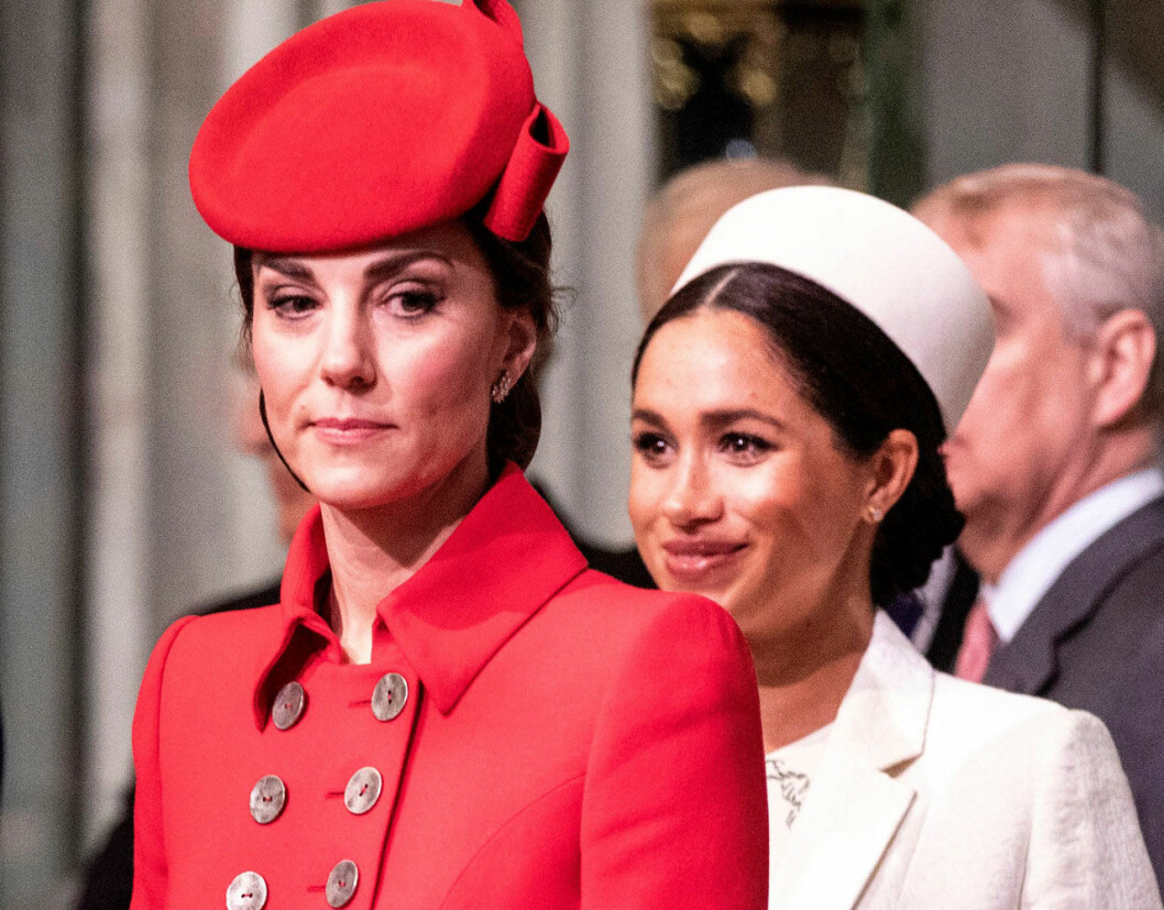 Megxit har fått stora konsekvenser för småbarnsmamman Kate. Tatler skriver att hon känner sig ”helt slut” och ”fångad i en fälla”. Kate och Meghan före Megxit.