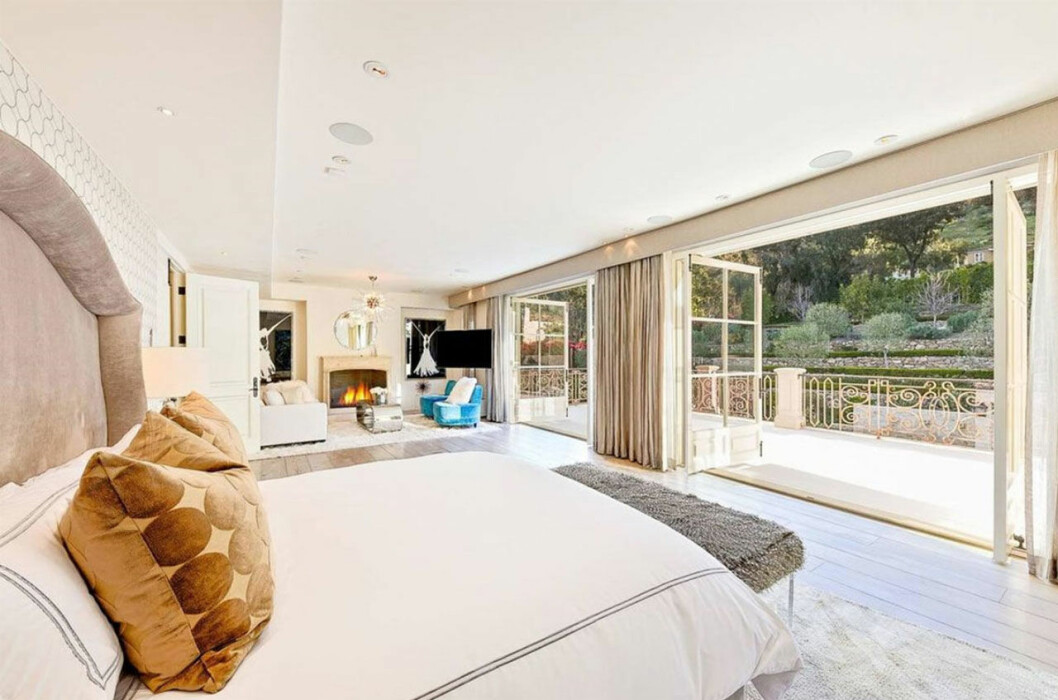Detta skulle bli Meghans och Harrys sovrum. Självklart med privat balkong och eget spa. Ryktet säger att Meghan och prins Harry är spekulanter på det här huset i Malibu i Kalifornien.