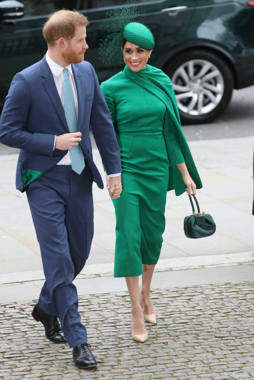 Meghan i grön klänning från Emilia Wickstead. Meghan