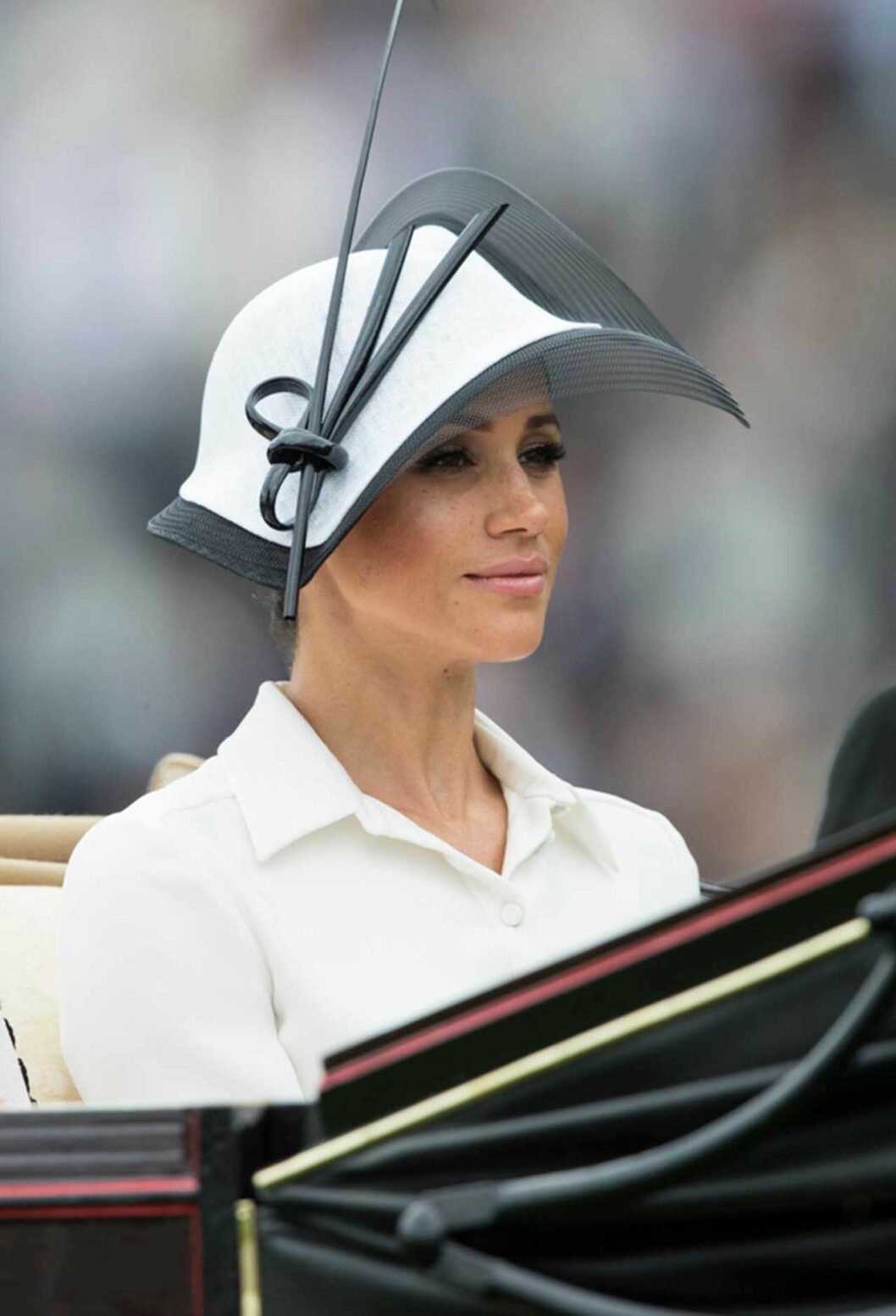 Meghan i hatt