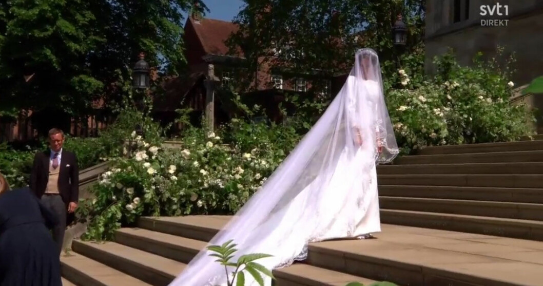 Meghan Markles brudklänning och långa slöja.