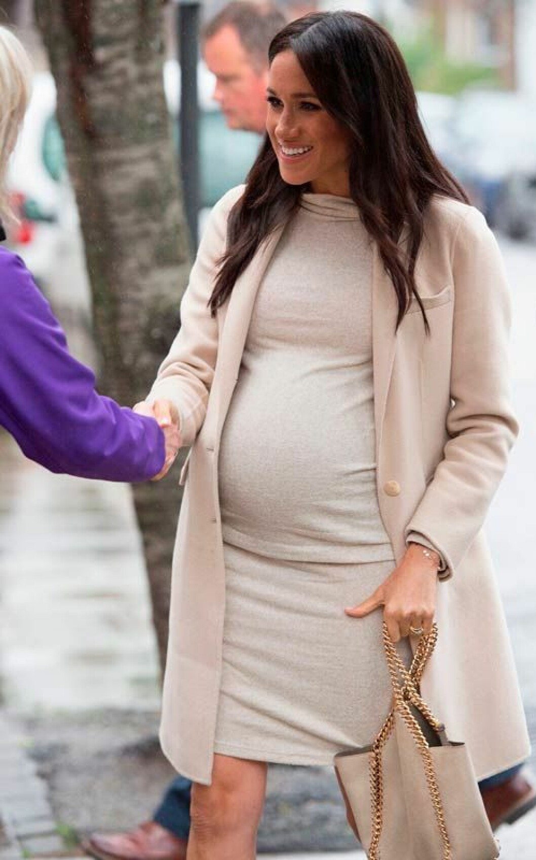 Meghan jobbar fortfarande för fullt, hennes bebis blir vårens stora händelse i England. Meghan jobbar fortfarande för fult, hennes bebis blir vårens stora händelse i England.