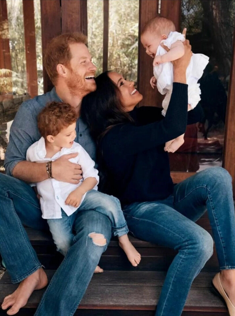 Paret visade för första gången upp Lilibet i samband med julhälsningen 2021. Prins Harry, Meghan Markle, Archie och Lilibet