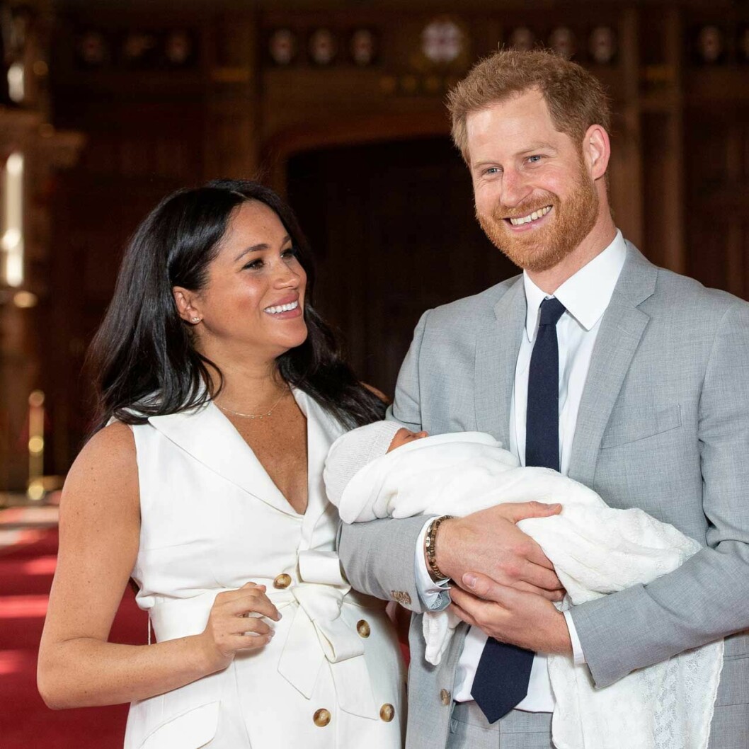 Nyblivna föräldrar till sjuan i tronföljden, två veckor gamle Archie Harrison. Meghan prins Harry