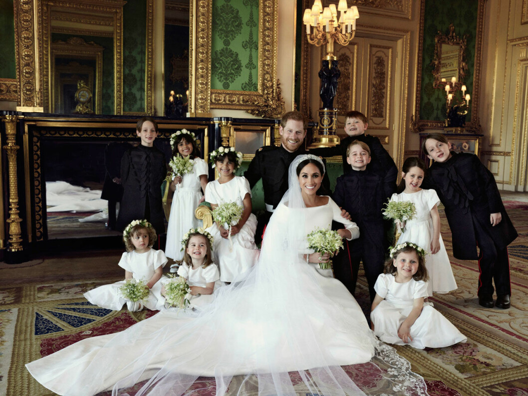 Happier days i gröna salongen på Windsor Castle. Meghans och prins Harrys officiella bröllopsfoto.