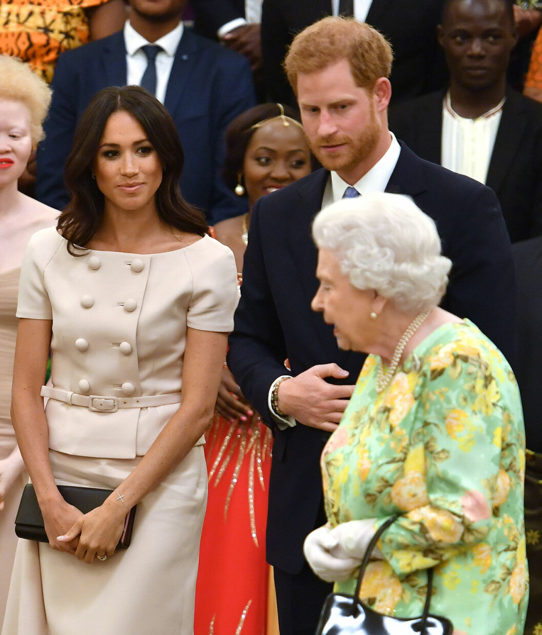 Meghan och Harry vill leva ett friare liv, utanför det kungliga strålkastarljuset. meghan harry