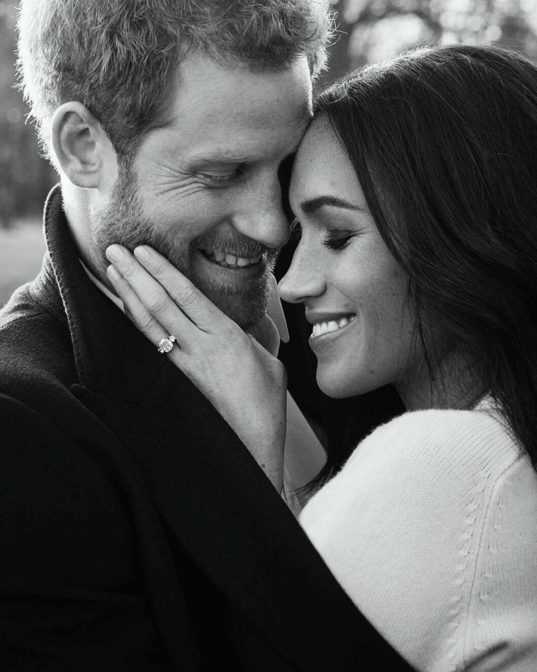 Prins Harry och hertiginnan Meghan Markle. Förlovningsringen.