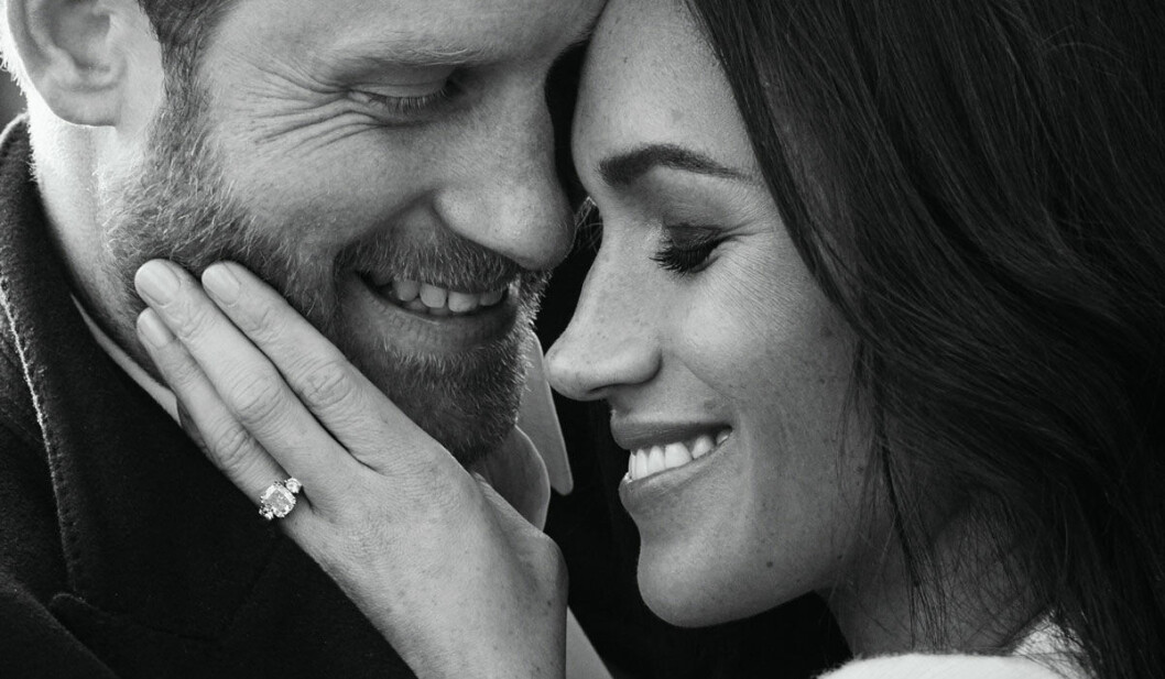 Meghan Markle och prins Harry i svartvitt.
