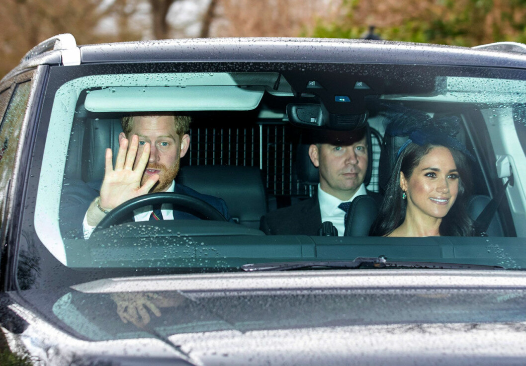 Tvärstopp för Meghan och Harry. Meghan och prins Harry i bil.