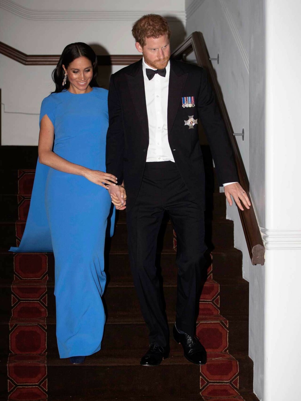 Prins Harry och hertiginnan Meghan anländer till banketten på Fiji. Prins Harry och hertiginnan Meghan anländer till banketten på Fiji.