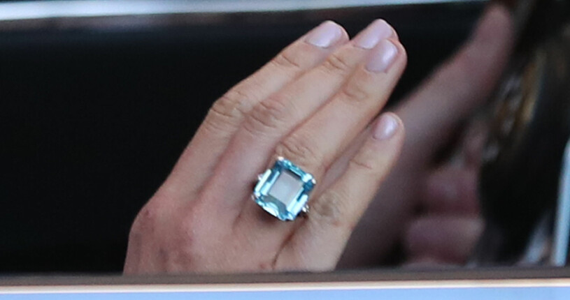 Dianas ring med sin gigantiska smaragdslipade akvamarin. Meghan Markle Hertiginnan Meghan Prinsessan Diana ring