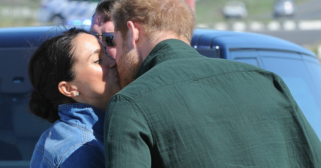 Meghan Markle pussar prins Harry