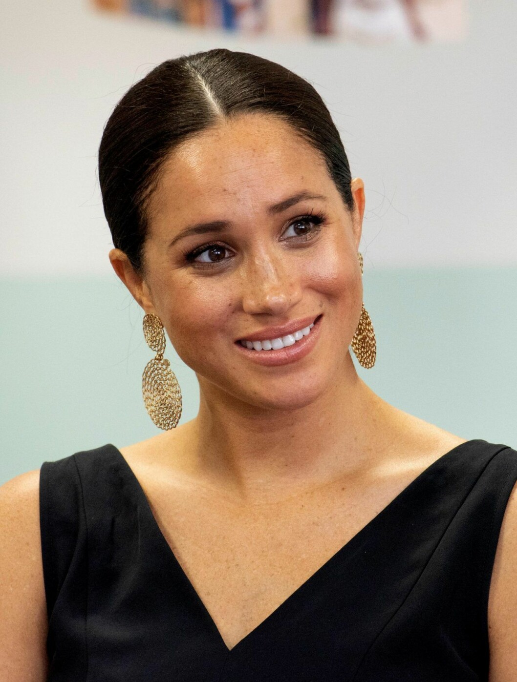 Meghan i örhängen från Gas Bijoux. Credit: Meghans Mirror. Meghan Markle