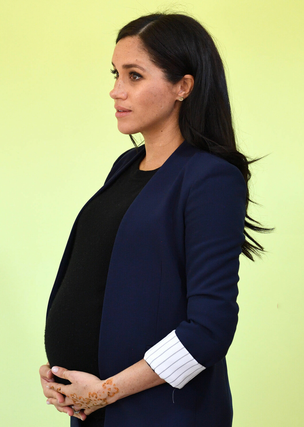 24 februari. Såhär stor var magen under prinsparets besök i Marocko. Meghan i Marocko
