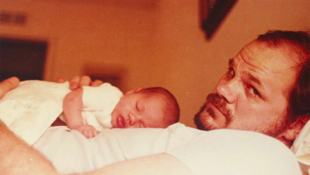 Meghans pappa Thomas med en nyfödd Meghan. Meghans pappa Thomas med nyfödda Meghan.
