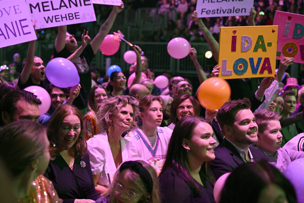 En stolt mamma satt i publiken. Christine Meltzer i publiken på Melodifestivalen