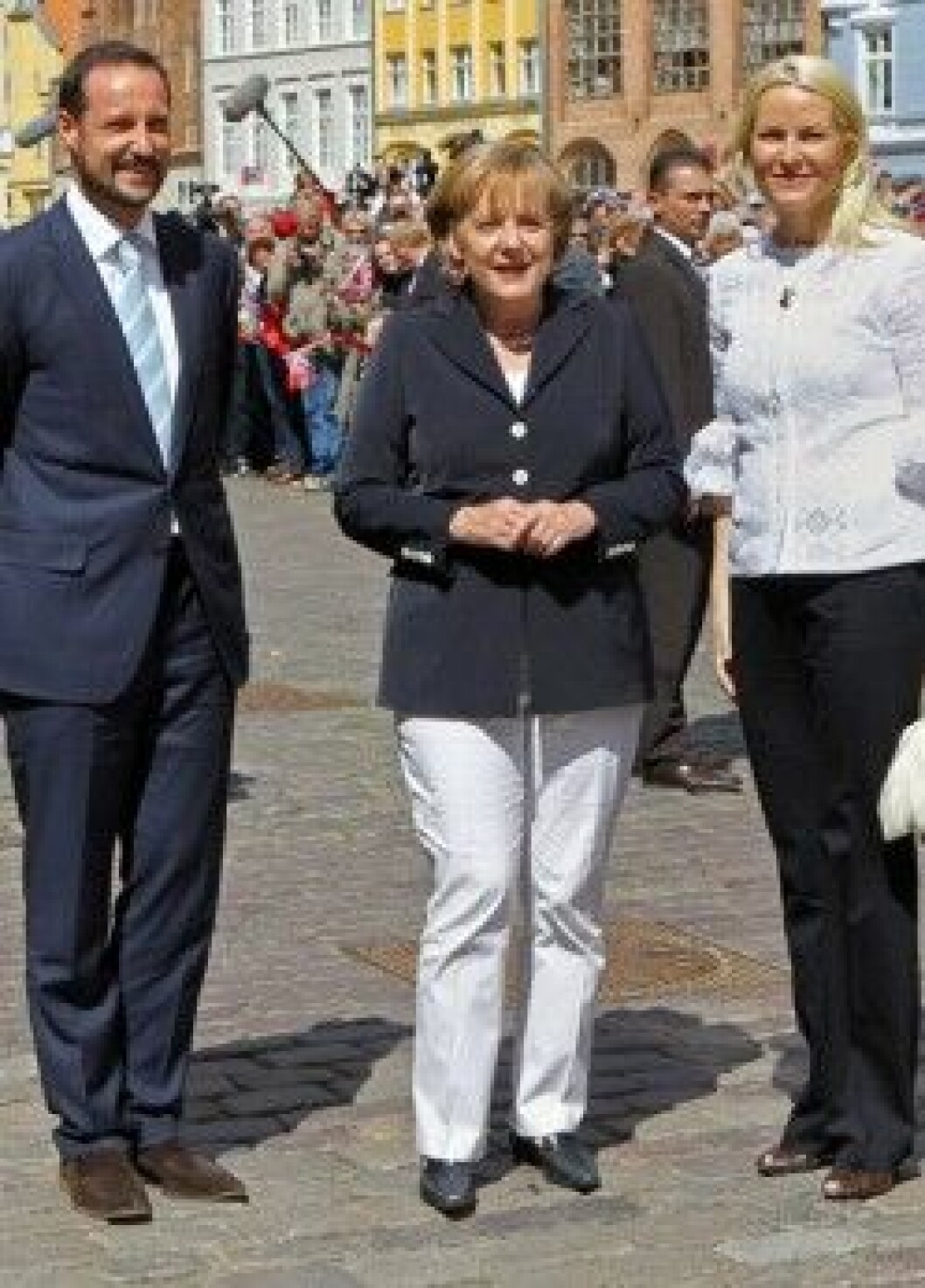 Angela Merkel med det norska kronprinsparet. Angela Merkel med det norska kronprinsparet.